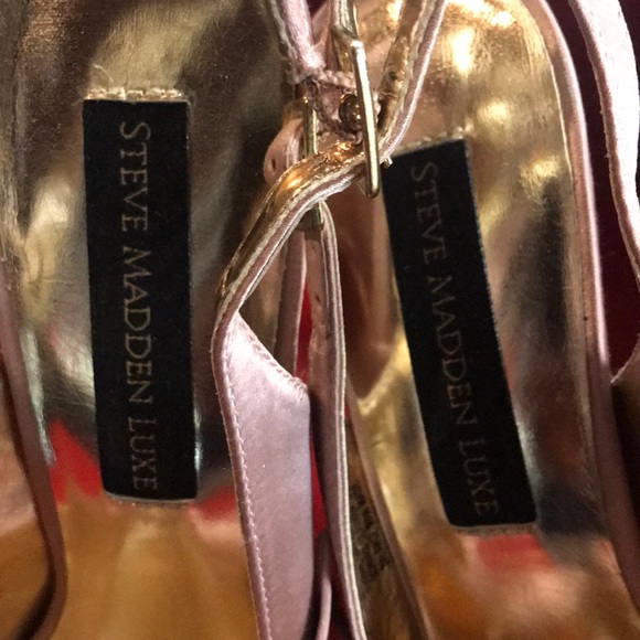 Steve Madden Luxe shoes with cute bow - Picture 3 of 5